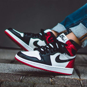Air Jordan 1 Wmns Retro High Satin Black Toe