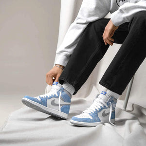 Air Jordan 1 Retro High OG Hyper Royal