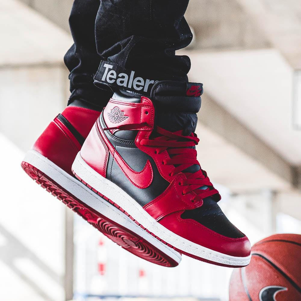 Air Jordan 1 Retro High 85 Varsity Red