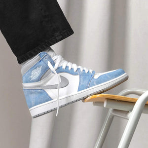 Air Jordan 1 Retro High OG Hyper Royal