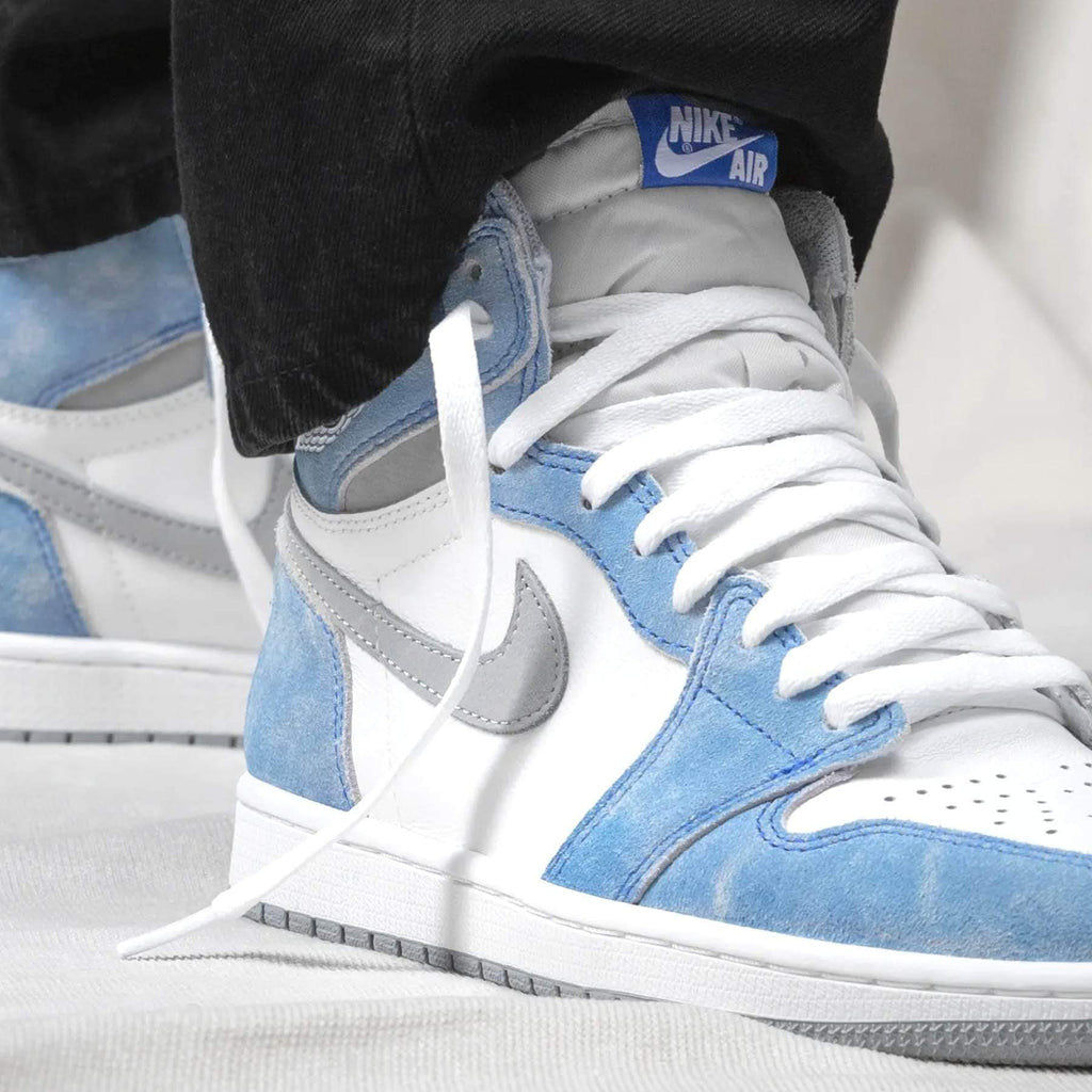 Air Jordan 1 Retro High OG Hyper Royal