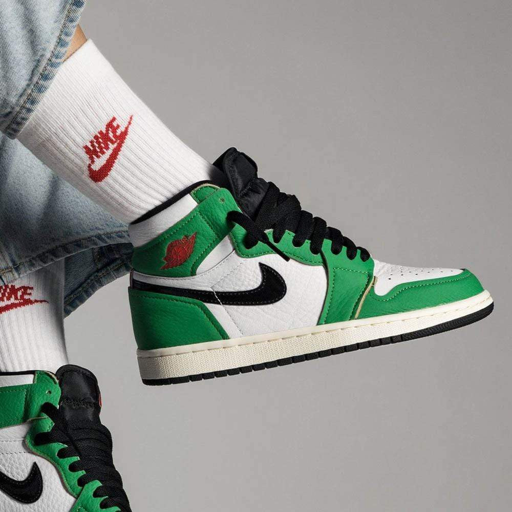 Air Jordan 1 Wmns Retro High OG Lucky Green