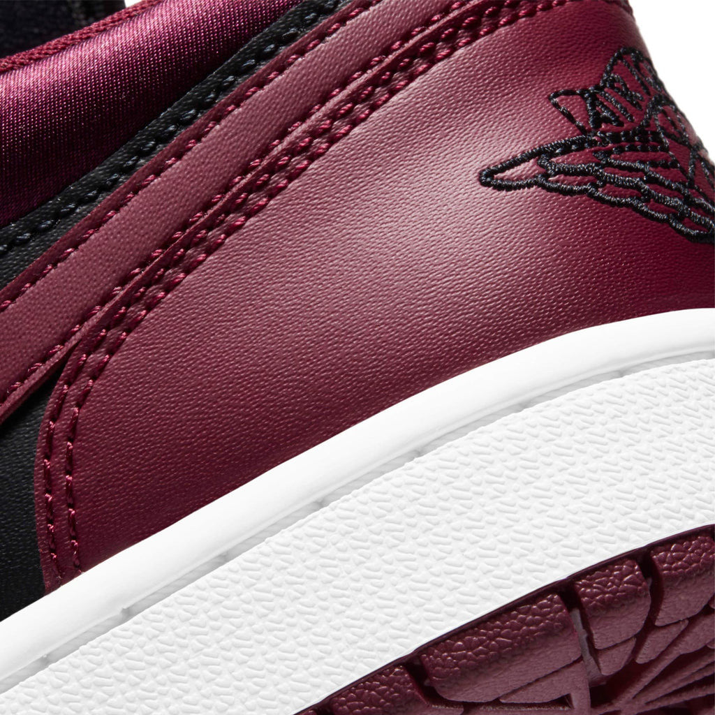 Air Jordan 1 Wmns Low SE Dark Beetroot
