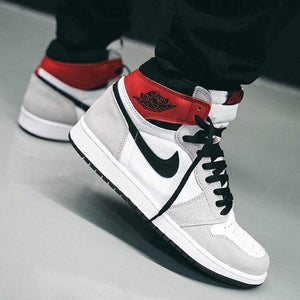 Air Jordan 1 Retro High OG Smoke Grey