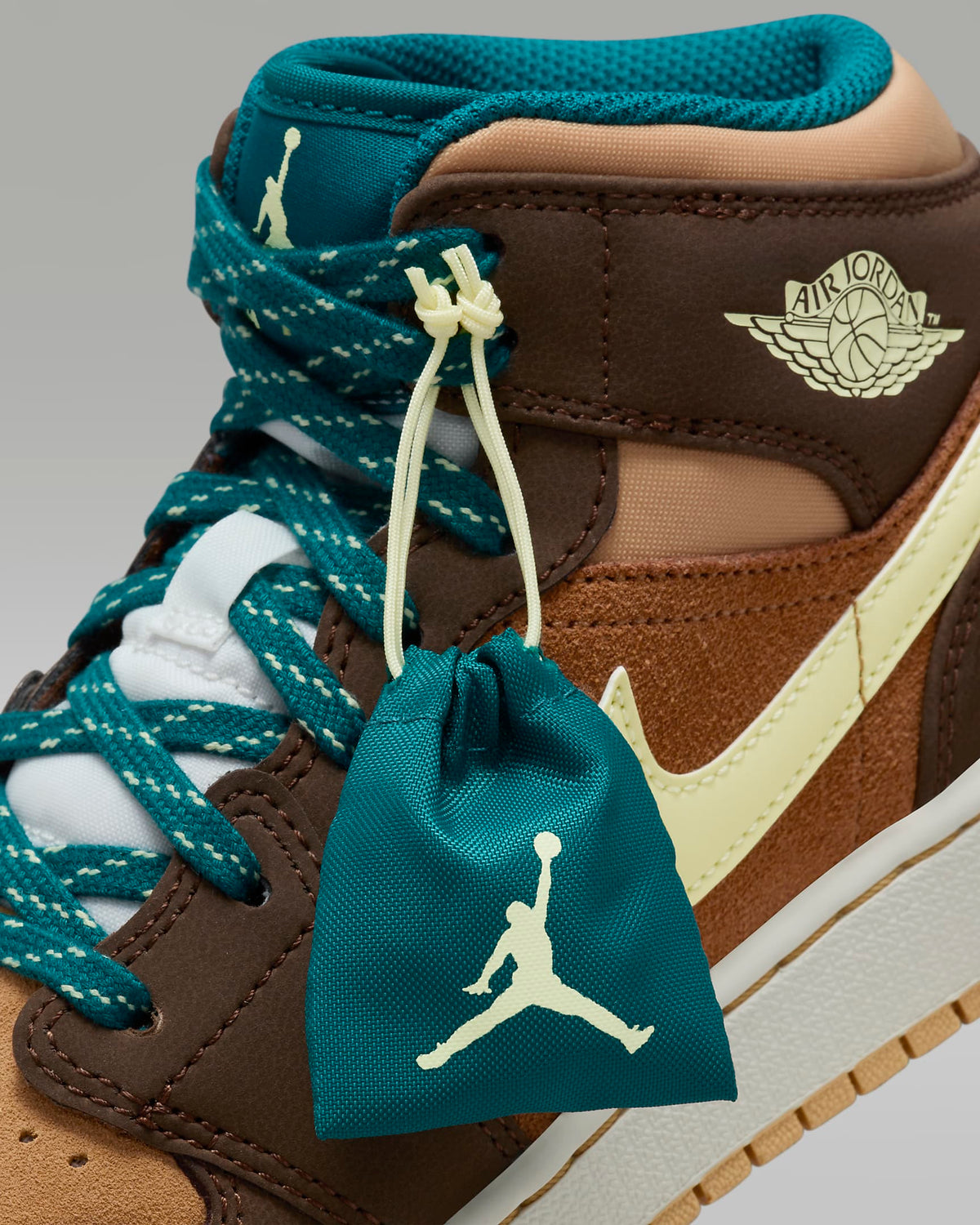 Air Jordan 1 Mid SE Cacao Wow