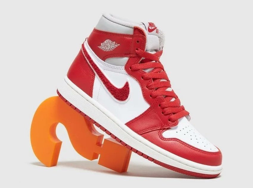 Air Jordan 1 WMNS Varsity Red Chenille